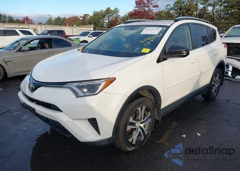 2016 Toyota Rav4 Le z USA, uszkodzony, nr VIN JTMBFREV6GJ096849